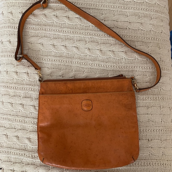brics sling bag